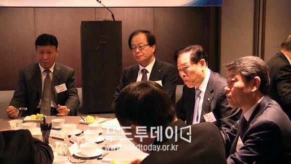 이동필 농림축산식품부 장관 식품업계 조찬간담회 참석한 식품업계 CEO