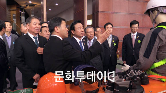 박인용 국민안전처 장관 구조장비 시연