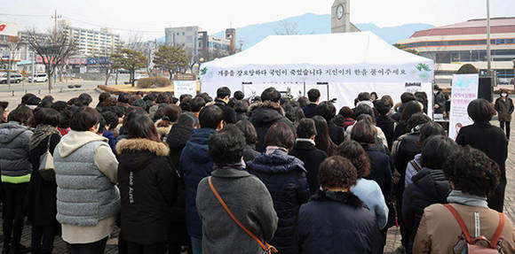 故구지인 양의 추모식이 지난 27일 충북 충주·제천시에서 열렸다. 사진은 충주체육관 앞 광장에 마련된 故구지인양의 분향소. (출처: IWPG 충주지부)