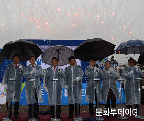 보건·복지서비스 향상을 위한 ‘충주건강복지타운’이 착공에 들어갔다. 사진은 기공식 행사 사진. 2018.02.28