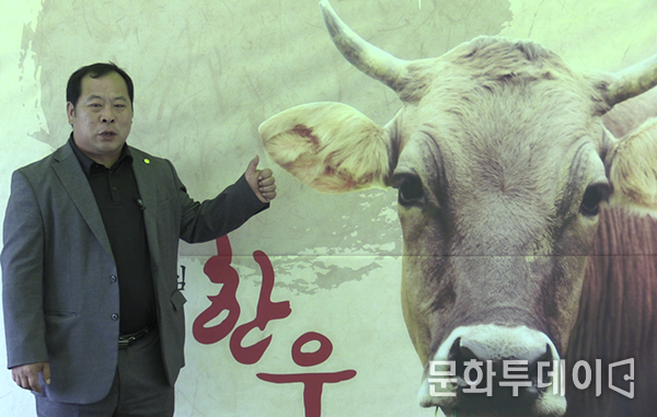 김삼주 전국한우협회경북도지회장이 한우의 우수성을 홍보하고 있다