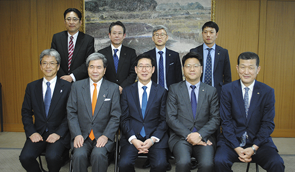 양승조 충남도지사(앞줄 가운데)가 21일 일본 구마모토현청을 방문 했다.